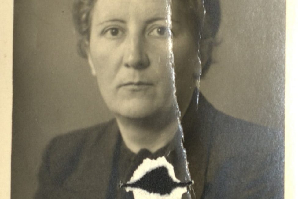 Abb. 1: Foto aus der Personalakte von Anne Pillmann, 1942 (Stadtarchiv Duisburg Best. 103A/7926)