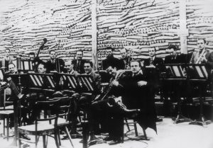 Charlie and His Orchestra in der Berliner Studiohalle/ Matratzenlager 1942 © Verlag Dr. Lotz