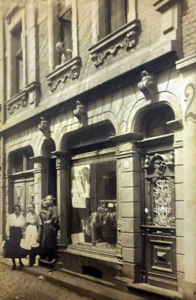 Die Metzgerei Philipps in der Steinschen Gasse 30 in Duisburg, Aufnahme vermutlich 1920er. Fotonachweis: Mansbach