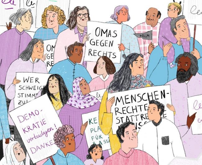 Viele verschiedene Menschen, unterschiedlichen Alters, Herkunft und Geschlecht tragen Demo-Plakate mit Parolen "gegen rechts".