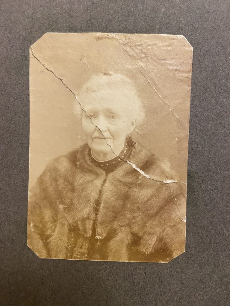 Elisabeth Clementine Budde (1849 – 1925), Foto um 1920, Privatbesitz: Andrea Budde/Birgit Budde Elisabeth Clementine Budde (1849 – 1925), Foto um 1920, Privatbesitz: Andrea Budde/Birgit Budde