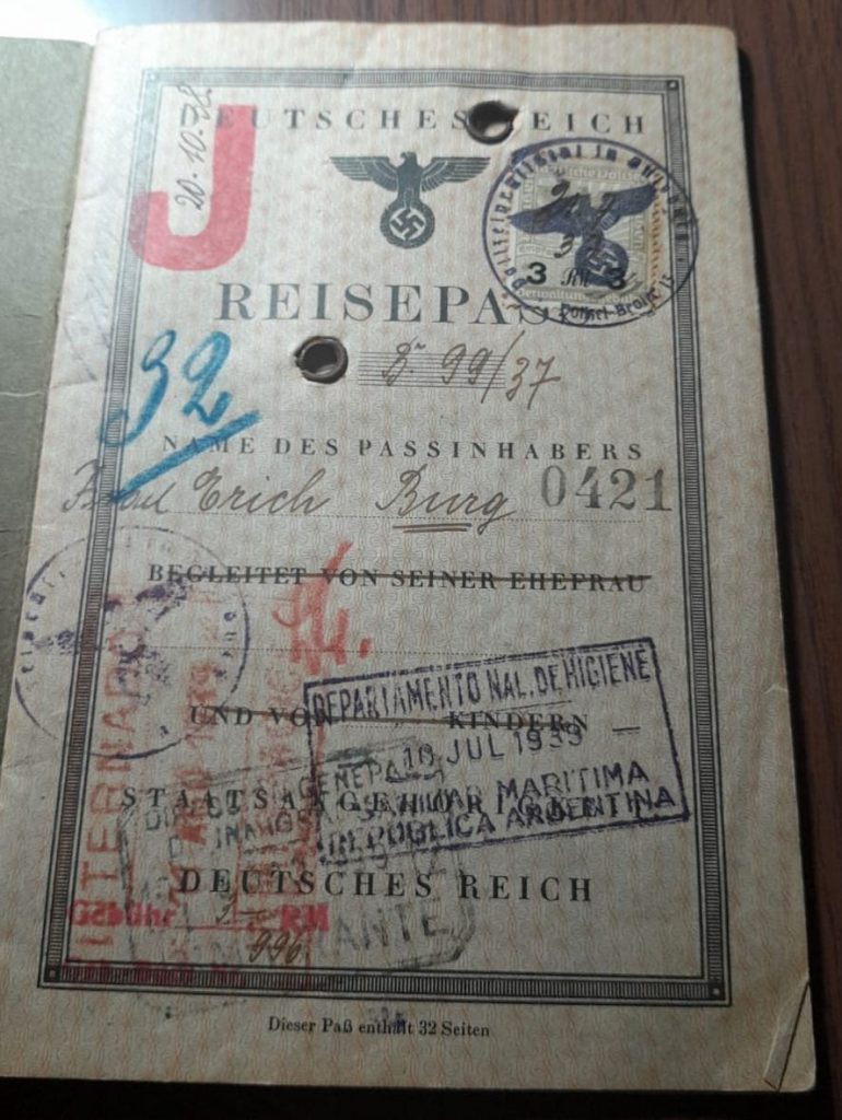 Der Reisepass von Erich Burg, Privatbesitz Isaac Arturo Burg Der Reisepass von Erich Burg, Privatbesitz Isaac Arturo Burg
